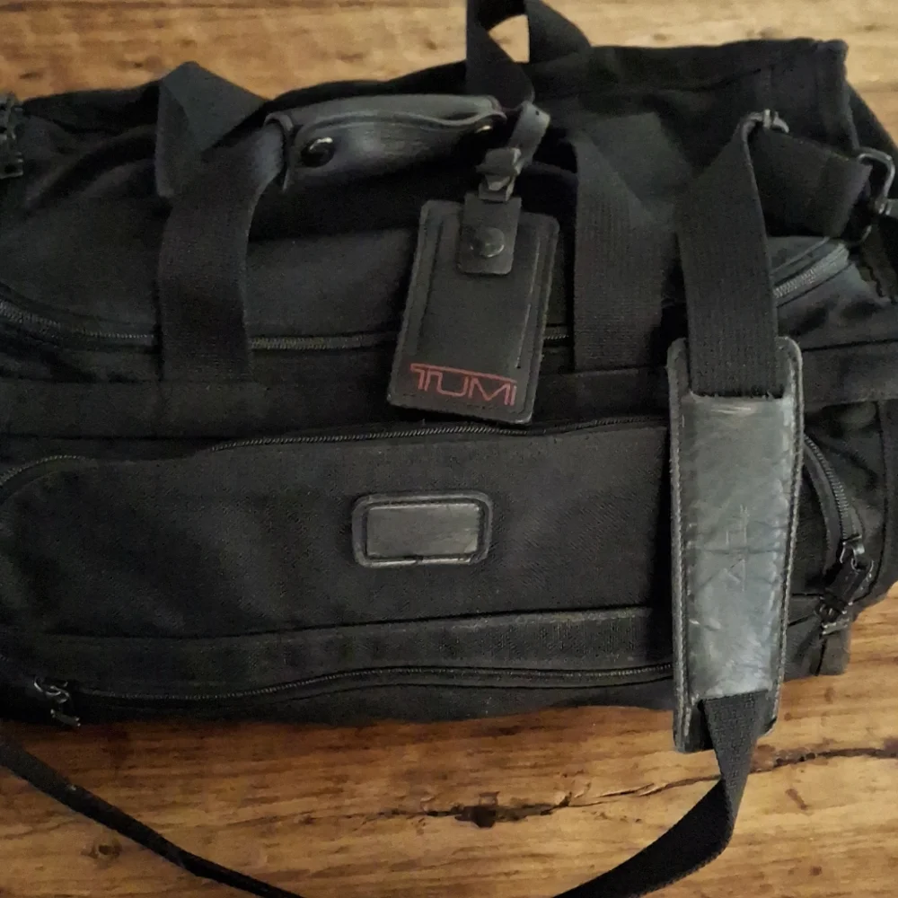 Tumi pre-loved Duffle Travel Bag Luggage